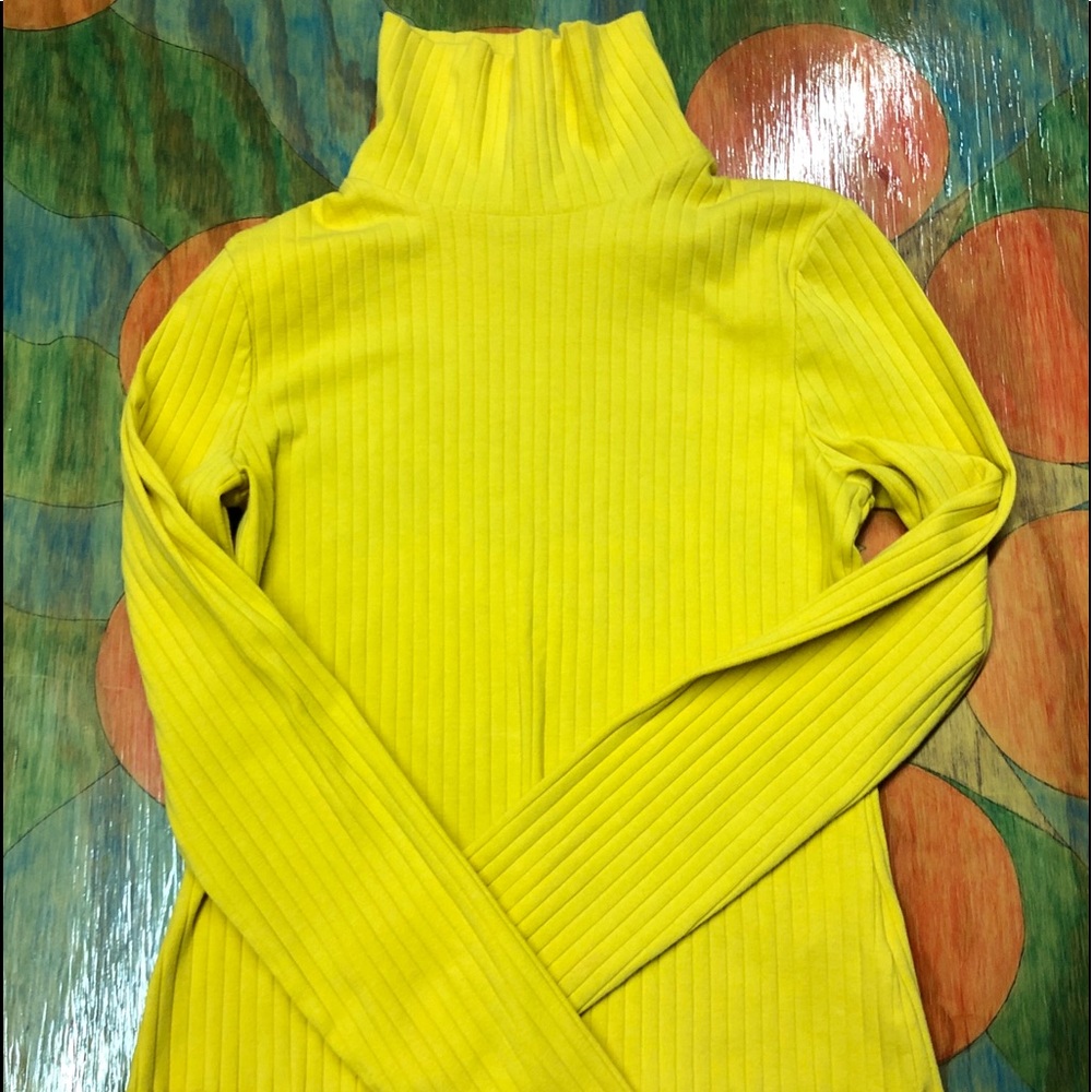 WILD FABLE Yellow Turtleneck Size M Youth.